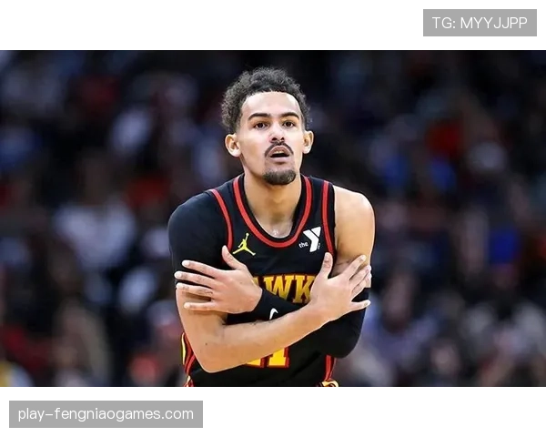 赛前热身，特雷·杨右膝伤势恢复后首次参加球队完整训练